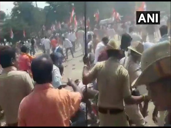 Police resorting to lathi charge during a pro-CAA rally in Kolar, Karnataka on Saturday.