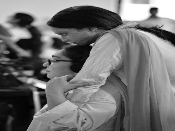 Deepika Padukone and Meghna Gulzar (Image Source: Twitter)