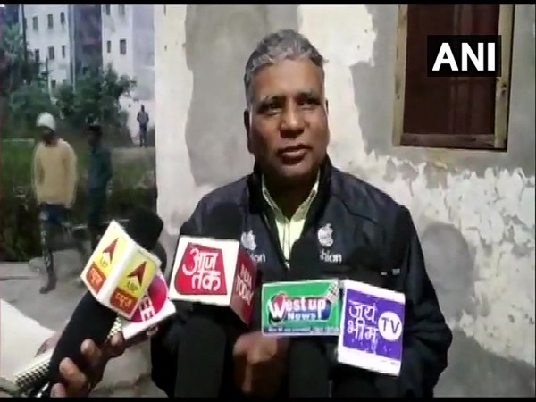 Pawan Jallad talking to reporters in Meerut, UP on Tuesday. Photo/ANI