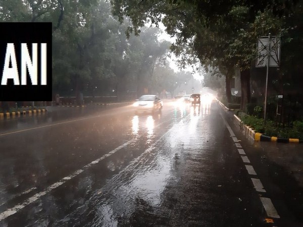 Drizzling in parts of Delhi, visuals from Feroz Shah Road.