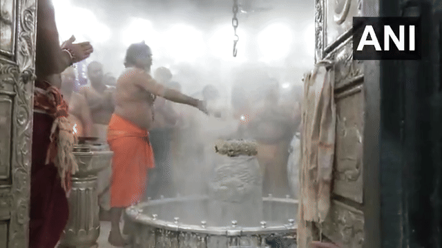 Bhasma Aarti performed at Ujjain's Mahakal Ujjain temple on the first Monday of Sawan (Photo/ANI)