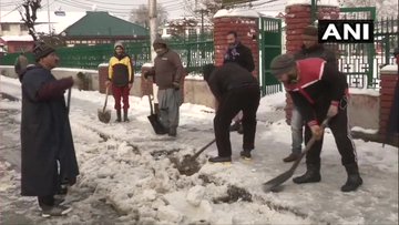 Snow clearance operation underway in Srinagar. [Photo/ANI]