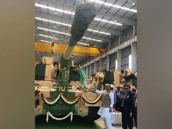 Union Defence Minister Rajnath Singh in Surat [Photo/ANI]