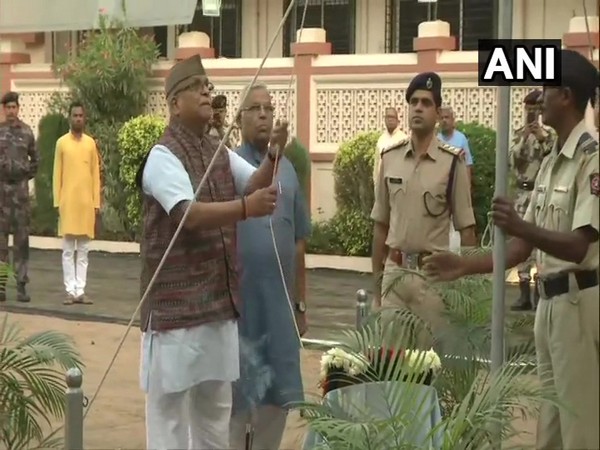 Maharashtra: RSS General Secretary, Bhaiyaji Joshi hoists the tricolour at RSS Headquarters in Nagpur.