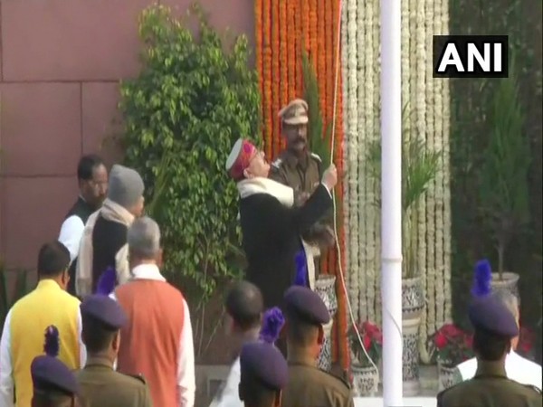 Delhi: BJP President Jagat Prakash Nadda hoists the tricolour at party headquarters. 
