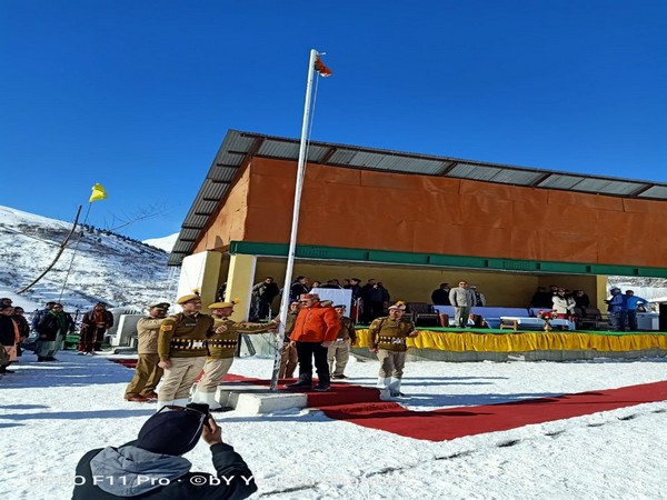 Lahaul-Spiti Deputy Commissioner KK Saroch unfurling the national flag at Keylong on Sunday. Photo/ANI