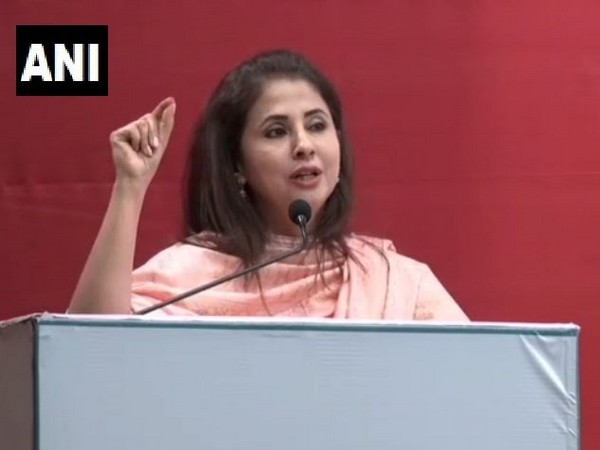 Urmila Matondkar addressing an event in Pune, Maharashtra on the death anniversary of Mahatma Gandhi on Thursday. Photo/ANI