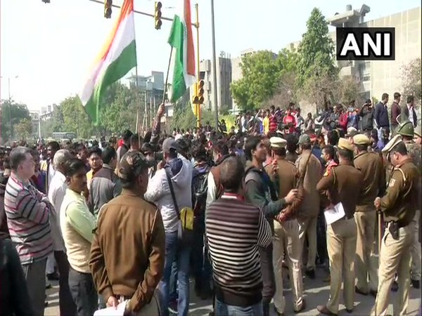 Protest erupt against Shaheen Bagh sit-in in Delhi. Photo/ANI