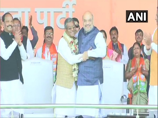 Babulal Marandi with Amit Shah [Photo/ANI]