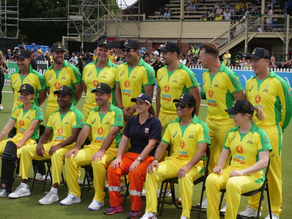 Ponting XI before start of Bushfire relief fundraiser match (Photo/ cricket.com.au Twitter)