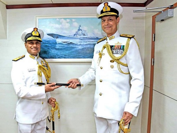 Baton of Flag Officer Commanding Western Fleet (FOCWF) handed over by RAdm Sanjay Jasjit Singh to RAdm Krishna D Swaminathan (Photo tweeted by Indian Navy)