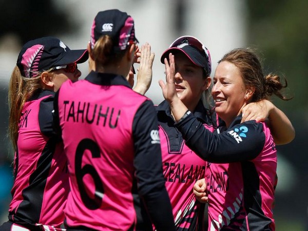 New Zealand cricket team in action against Bangladesh in Women's T20 World Cup (Photo/ T20 World Cup Twitter)