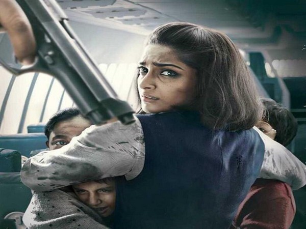 Sonam Kapoor in a still from 'Neerja' (Image Source: Twitter)