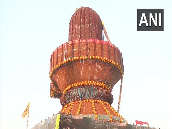 The 25 feet tall 'shivling' at Brahma Kumaris in Kalaburagi, has been decorated with around 300 kg pigeon peas [Photo/ANI]