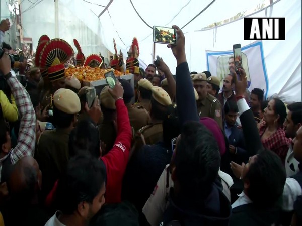 Mortal remains of Delhi Police Head Constable Rattan Lal were brought to his residence in Burari area on Tuesday. Photo/ANI
