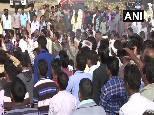Last rites of Ratan Lal performed on Wednesday. Photo/ANI