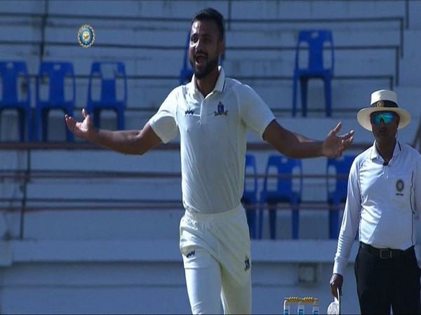 Bengal's Akash Deep in action against Saurashtra (Photo/ BCCI Domestic Twitter)