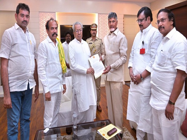 TDP chief N Chandrababu Naidu with Andhra Pradesh Governor Biswabhusan Harichandan on Thursday.