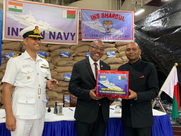 Ambassador Abhay Kumar handed over humanitarian aid brought by INS Shardul to Madagascar.