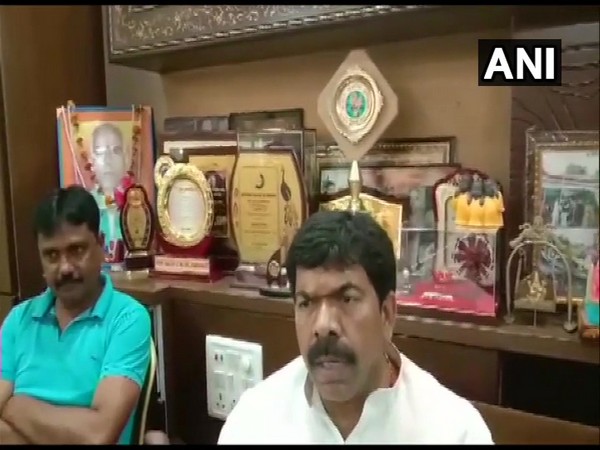 Independent MLA Pradeep Jaiswal speaking to reporters in Balaghat on Wednesday. Photo/ANI