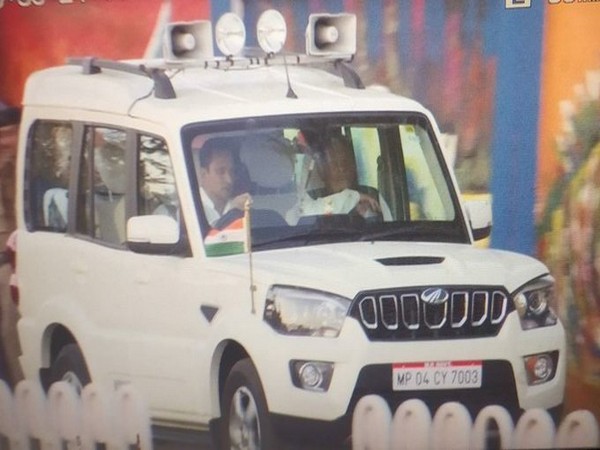 Bhopal: Congress MLA Bisahu Lal Singh arrives at Madhya Pradesh Chief Minister Kamal Nath's residence. 