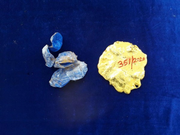 According to officials, 825 grams of gold was recovered from the passenger's handbag. (Pic courtesy: Chennai Customs' Twitter)