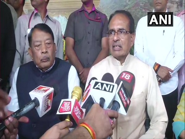 Bisahulal Sahu with Shivraj Singh Chouhan in Bhopal on Tuesday [Photo/ANI]