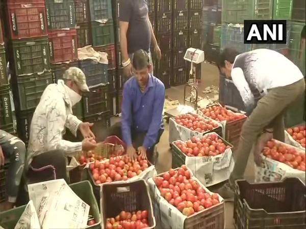 Delhi's Azadpur Mandi back in business. Photo/ANI