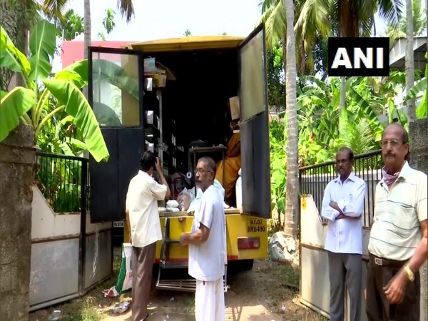 12 supermarkets on wheels launched in Thiruvananthapuram for delivery of essential commodities amid lockdown. Photo/ANI