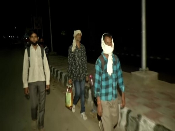 Several daily wage workers are forced to head to their hometowns amid the ongoing coronavirus lockdown. (file photo)