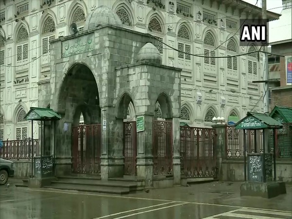 Mosques in Jammu and Kashmir's Srinagar have been closed in view of pan-India lockdown (Photo/ANI)