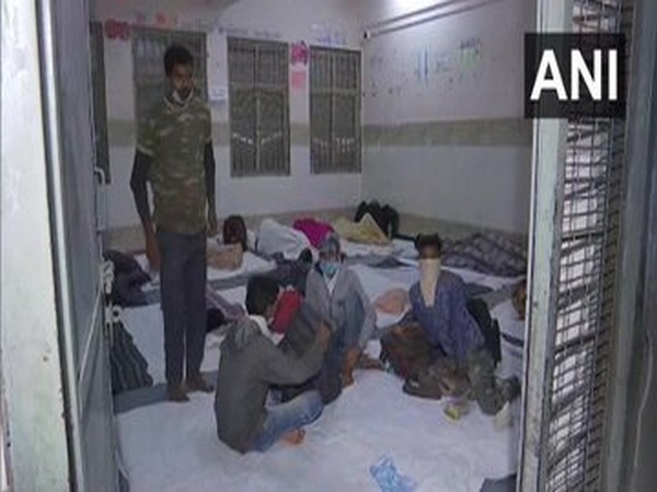 Delhi: Sarvodaya Kanya Vidyalaya in Ghazipur has been converted to a temporary shelter home by govt to accommodate migrant workers.