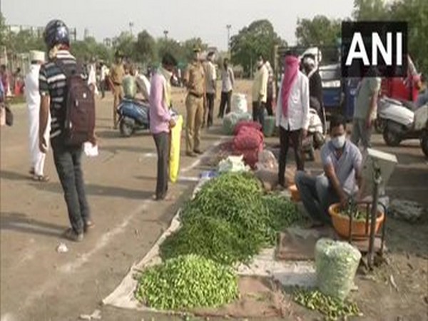  NMC is enforcing social distancing at vegetable markets in city.[Photo/ANI]