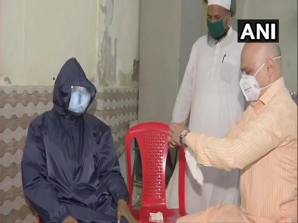 Sarfaraz, Hopes India, Trustee (right) while demonstrating the PPE kits. (Photo/ANI)