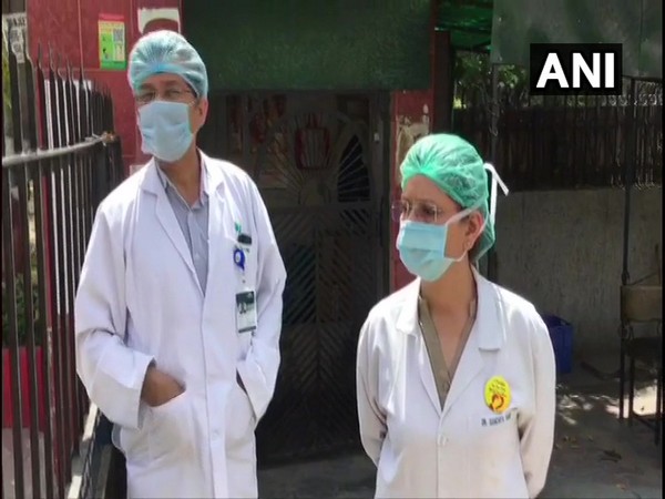 Doctors residing in Varun Vihar Enclave in Sector 28 speaking to ANI on Thursday. Photo/ANI