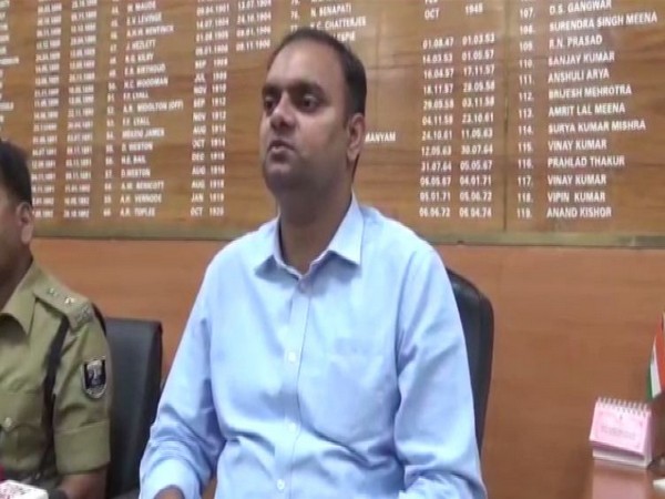 District Collector Alok Ranjan Ghosh talking to reporters in Muzaffarpur on Monday (Photo/ANI)