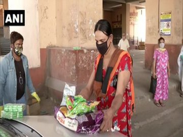 Mitr Trust NGO on Saturday distributed food among the people of the transgender community in Delhi amid COVID-19 lockdown. Photo/ANI