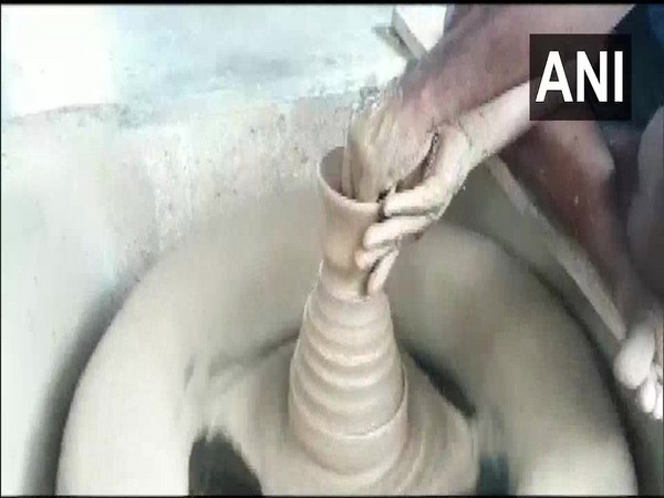 Potters stare at losses amid lockdown in Odisha. Photo/ANI