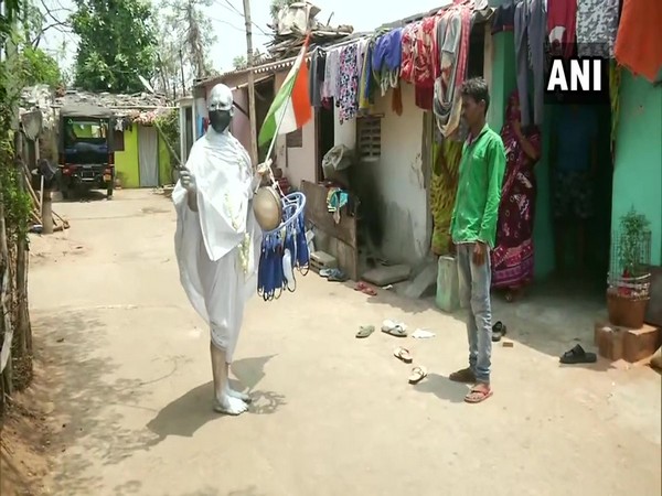 Odisha's Silver Gandhi distributing masks and sanitizers in Bhubaneswar (Photo/ANI)