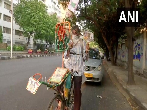 Dinesh Gupta, a 47-year-old man, rides on his cycle covering 20-30 km while visiting various parts of Hyderabad