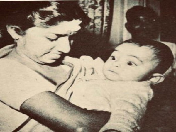 Lata Mangeshkar, Rishi Kapoor(Image courtesy: Twitter)