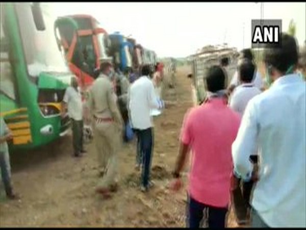 Migrant fishermen reached Andhra Pradesh border from Gujarat on Friday [Photo/ANI]