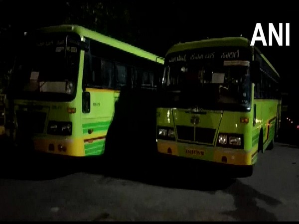 Migrant workers from Hubli sent to their respective districts via buses (Photo/ANI)