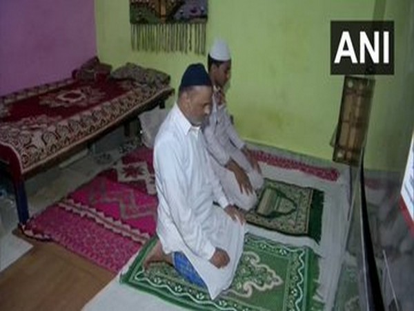 People offered Namaz and performed sahari rituals at their homes as all mosques remain closed amid the Coronavirus lockdown [Photo/ANI]