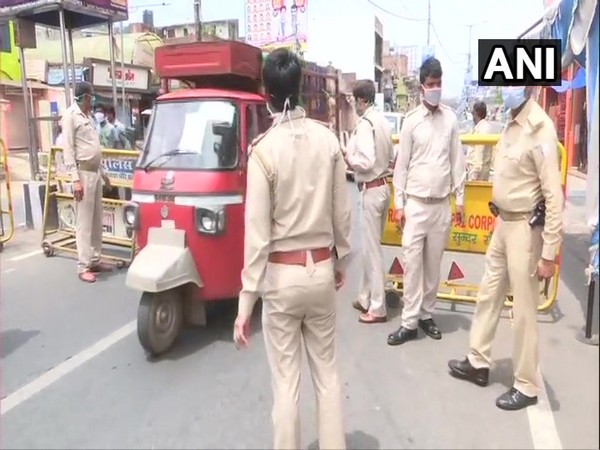 Police at a checkpoint in Jharkhand checking for curfew passes on Saturday (Photo/ANI)