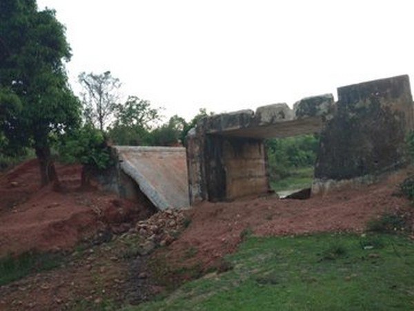 The damaged bridge over Dumman river in Dantewada. 