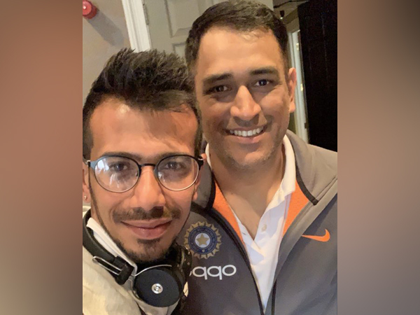 Yuzvendra Chahal (left) with MS Dhoni (right) (Photo/ Yuzvendra Chahal Twitter) 