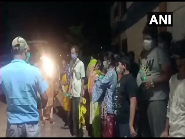 Stranded people brought back to Asansol from Rajasthan's Ajmer (Photo/ANI)