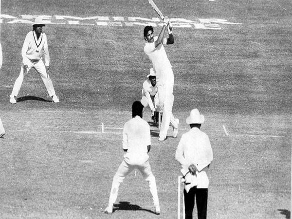 Ravi Shastri at the crease during 1984-85 Ranji Finals (Photo/ Ravi Shastri Twitter)