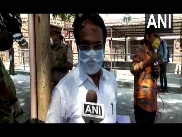Visakhapatnam District Medical and Health Officer, Tirumala Rao speaking to reporters on Thursday. Photo/ANI